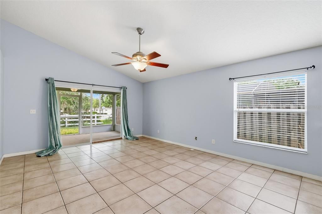 For Sale: $319,900 (3 beds, 2 baths, 1942 Square Feet)