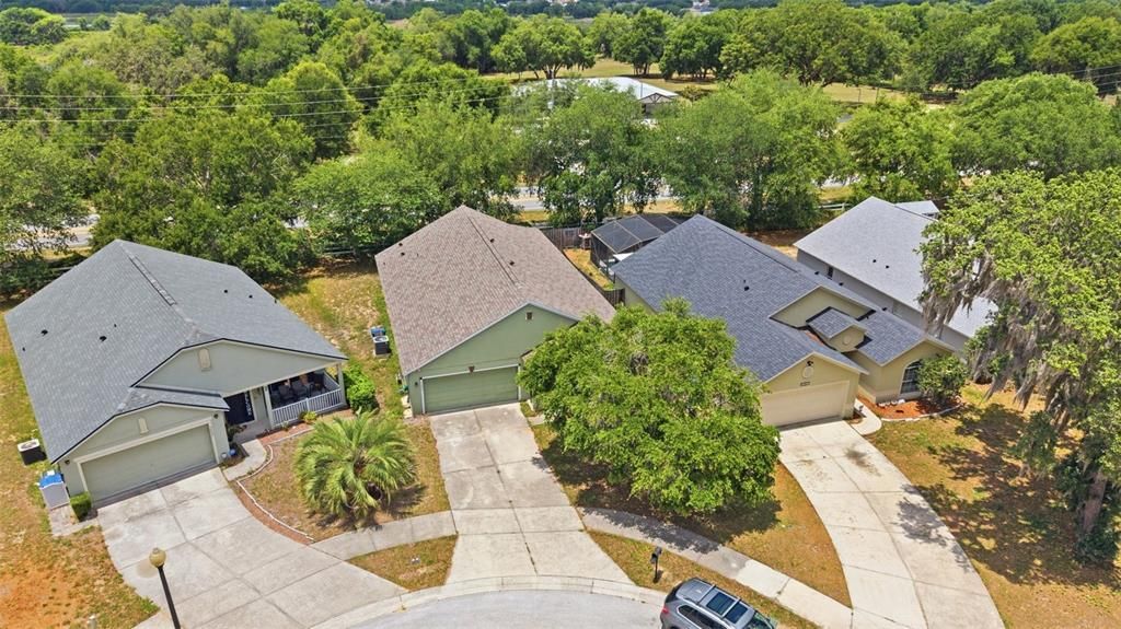 For Sale: $319,900 (3 beds, 2 baths, 1942 Square Feet)