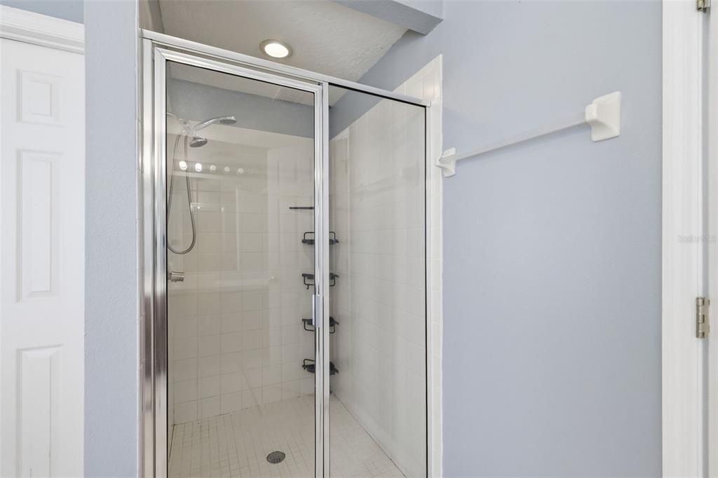 For Sale: $319,900 (3 beds, 2 baths, 1942 Square Feet)