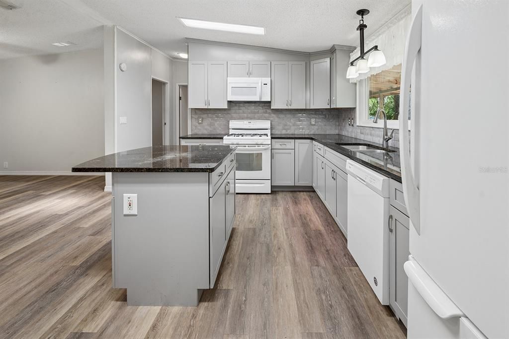 For Sale: $275,000 (3 beds, 2 baths, 1620 Square Feet)