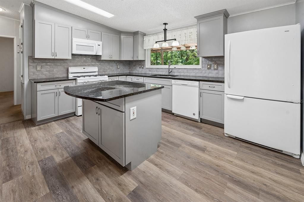 For Sale: $275,000 (3 beds, 2 baths, 1620 Square Feet)