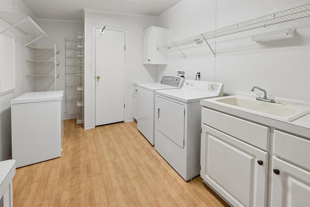 For Sale: $275,000 (3 beds, 2 baths, 1620 Square Feet)