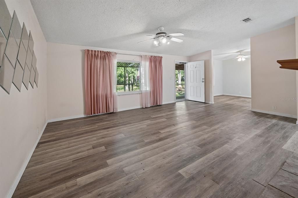 For Sale: $275,000 (3 beds, 2 baths, 1620 Square Feet)