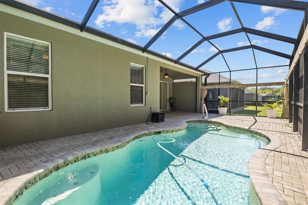 En Venta: $450,000 (3 camas, 2 baños, 2210 Pies cuadrados)