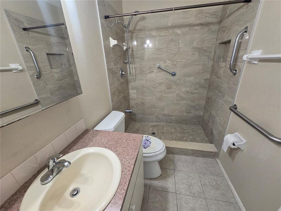 For Sale: $149,000 (2 beds, 2 baths, 1135 Square Feet)