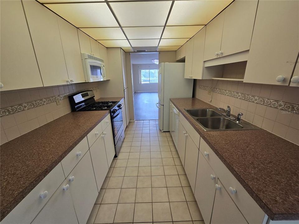 For Sale: $149,000 (2 beds, 2 baths, 1135 Square Feet)