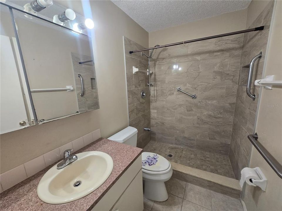 For Sale: $149,000 (2 beds, 2 baths, 1135 Square Feet)