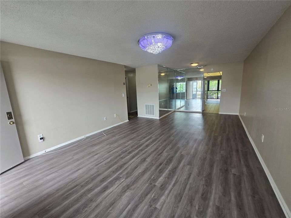For Sale: $149,000 (2 beds, 2 baths, 1135 Square Feet)