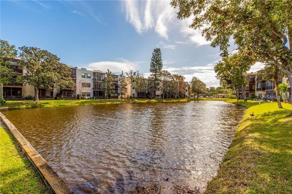 For Sale: $149,000 (2 beds, 2 baths, 1135 Square Feet)