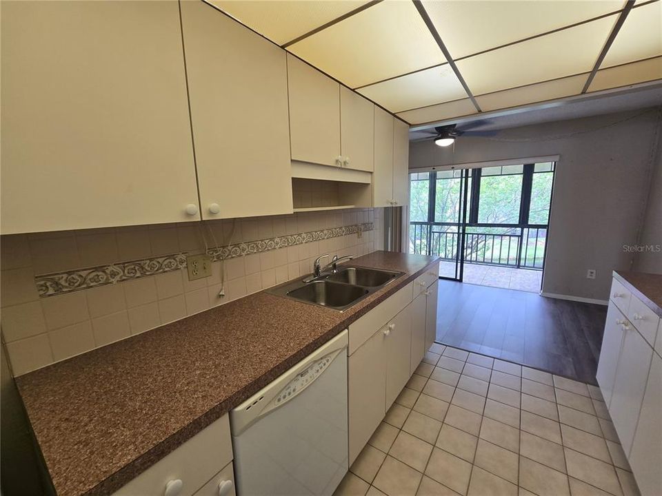 For Sale: $149,000 (2 beds, 2 baths, 1135 Square Feet)