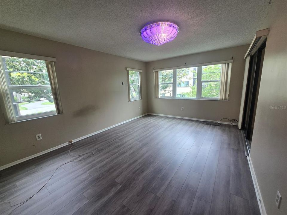 For Sale: $149,000 (2 beds, 2 baths, 1135 Square Feet)