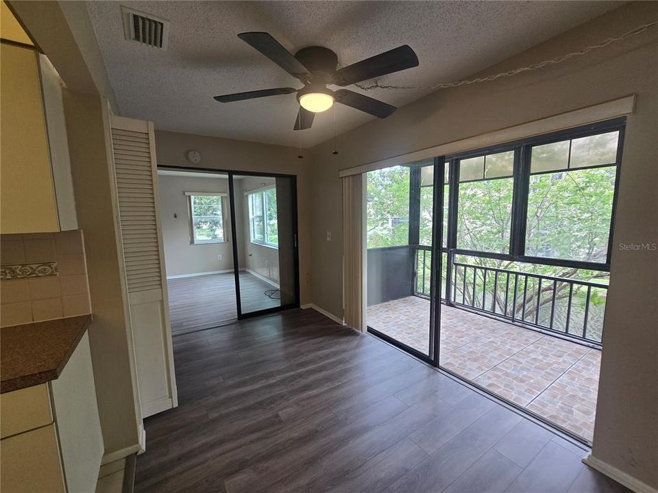 For Sale: $149,000 (2 beds, 2 baths, 1135 Square Feet)