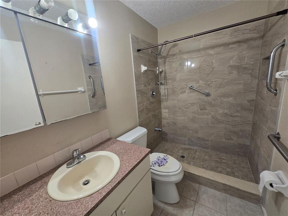 For Sale: $149,000 (2 beds, 2 baths, 1135 Square Feet)