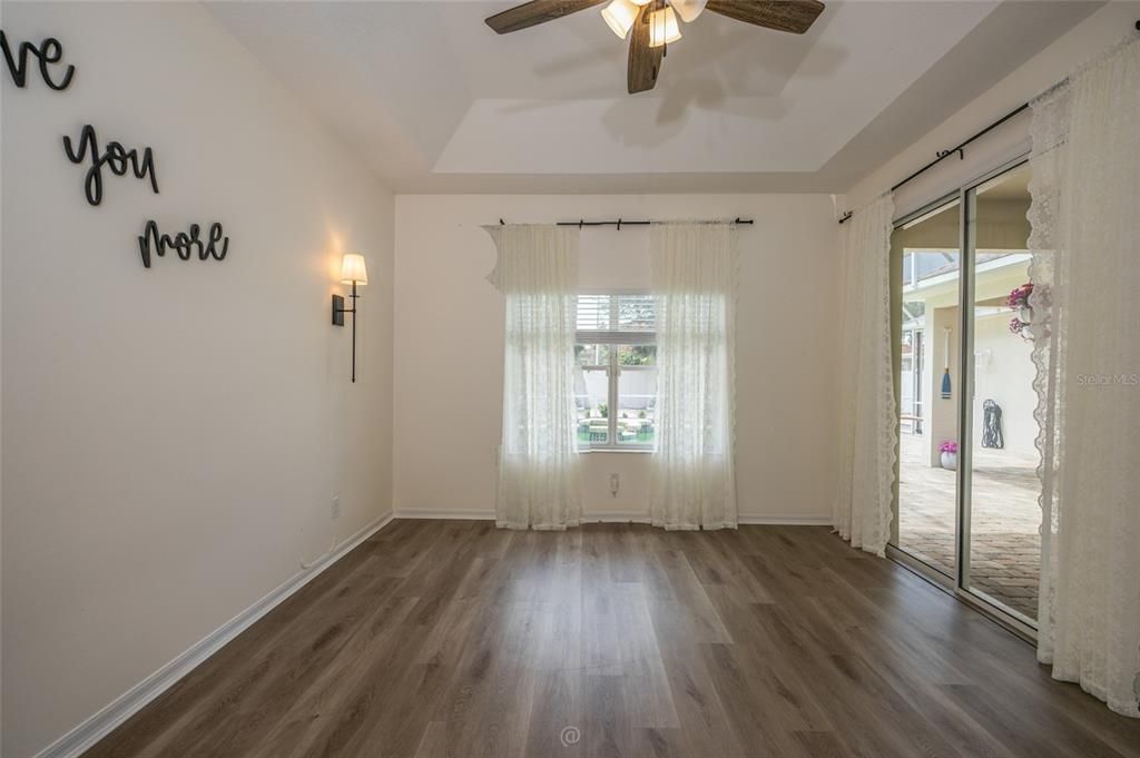 En Venta: $584,000 (4 camas, 3 baños, 2453 Pies cuadrados)