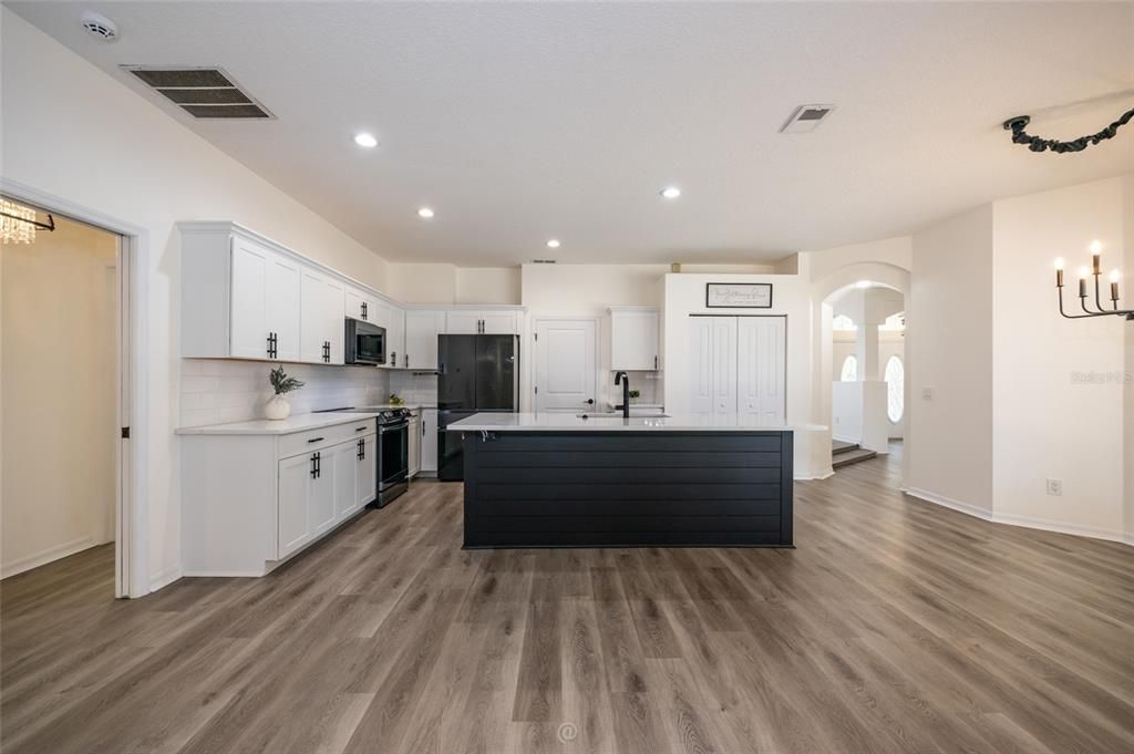 En Venta: $584,000 (4 camas, 3 baños, 2453 Pies cuadrados)