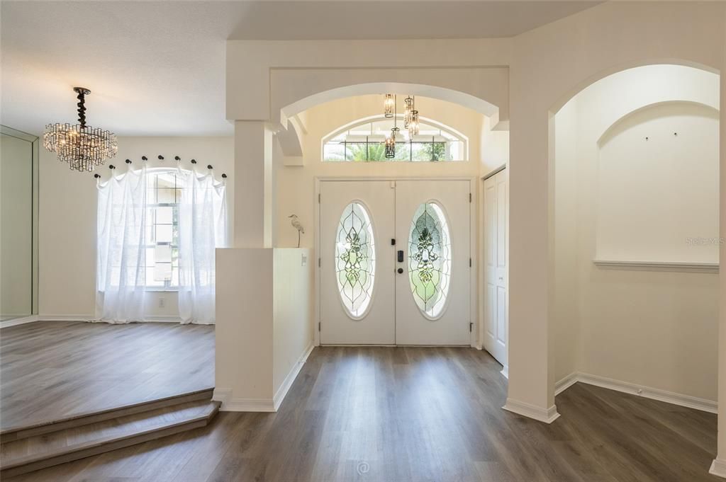 En Venta: $584,000 (4 camas, 3 baños, 2453 Pies cuadrados)