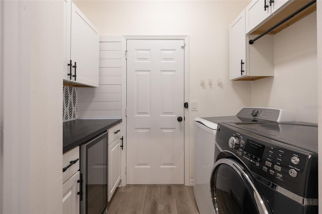 En Venta: $584,000 (4 camas, 3 baños, 2453 Pies cuadrados)