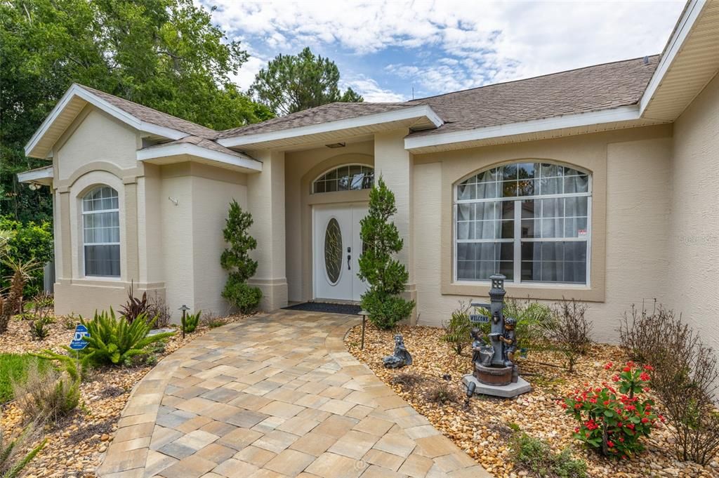 En Venta: $584,000 (4 camas, 3 baños, 2453 Pies cuadrados)