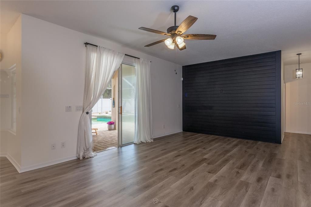 En Venta: $584,000 (4 camas, 3 baños, 2453 Pies cuadrados)