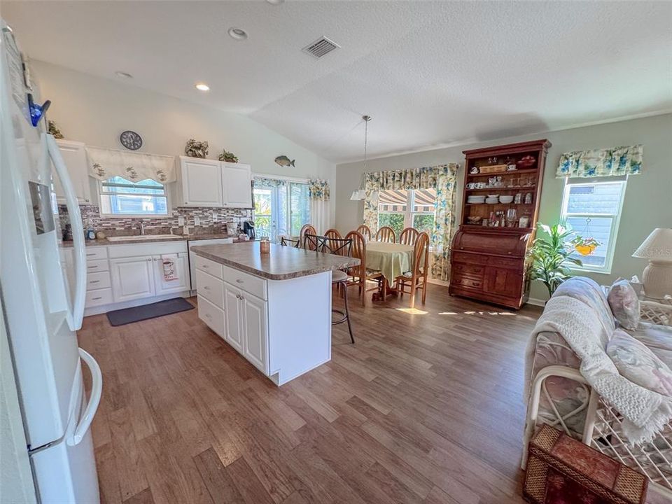 For Rent: $2,600 (3 beds, 2 baths, 1730 Square Feet)