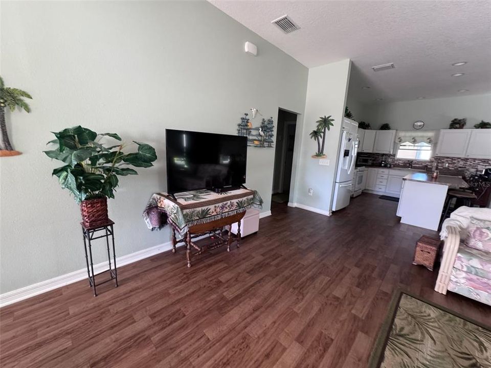 For Rent: $2,600 (3 beds, 2 baths, 1730 Square Feet)