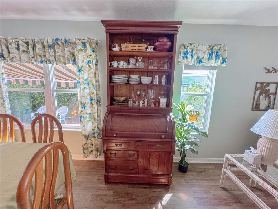 For Rent: $2,600 (3 beds, 2 baths, 1730 Square Feet)