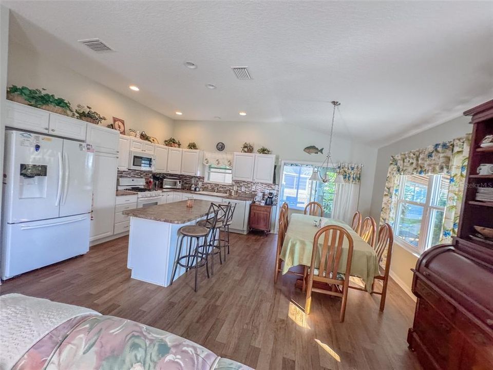 For Rent: $2,600 (3 beds, 2 baths, 1730 Square Feet)