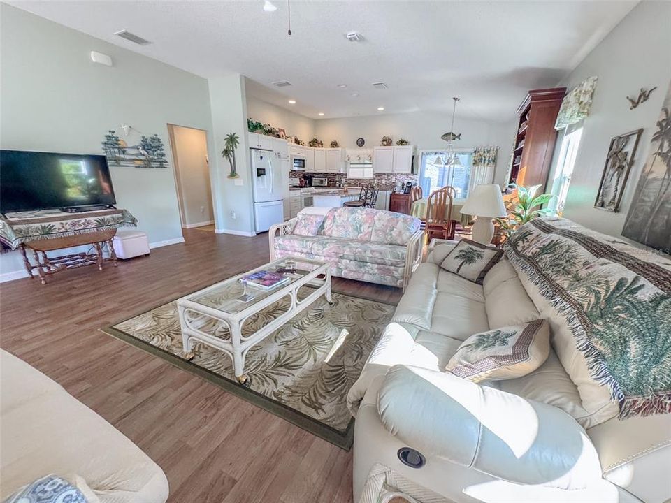 For Rent: $2,600 (3 beds, 2 baths, 1730 Square Feet)