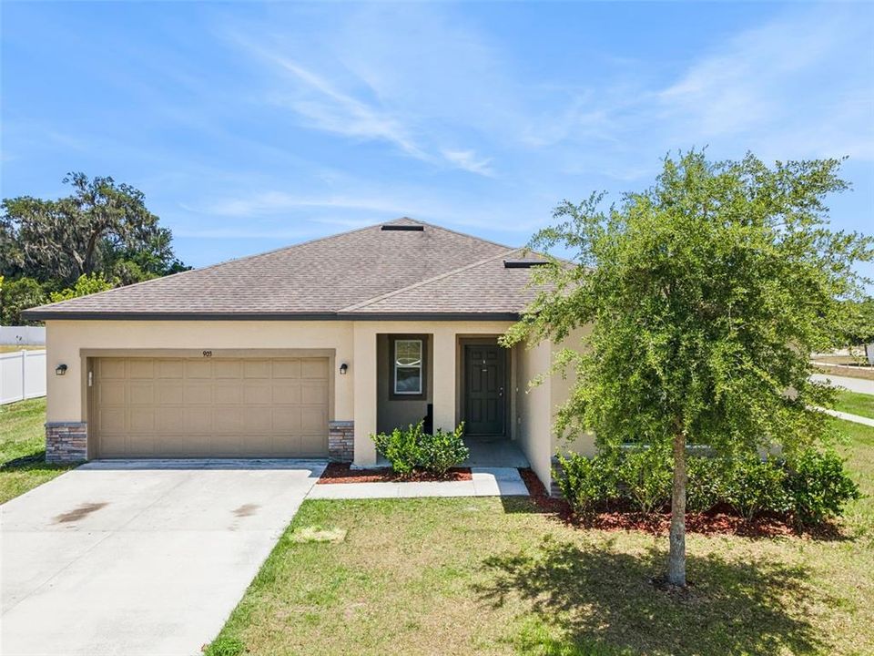 For Sale: $395,000 (3 beds, 2 baths, 1679 Square Feet)