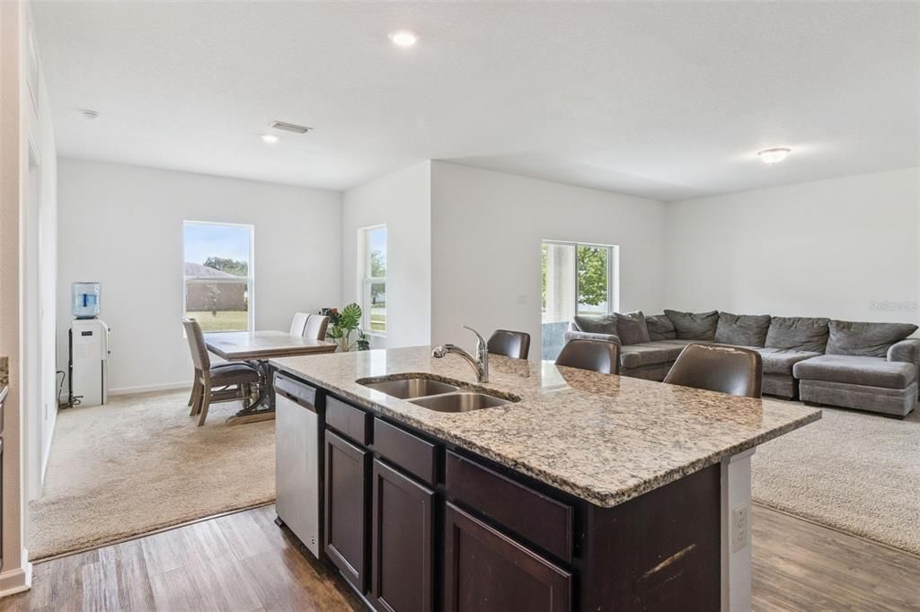 For Sale: $395,000 (3 beds, 2 baths, 1679 Square Feet)