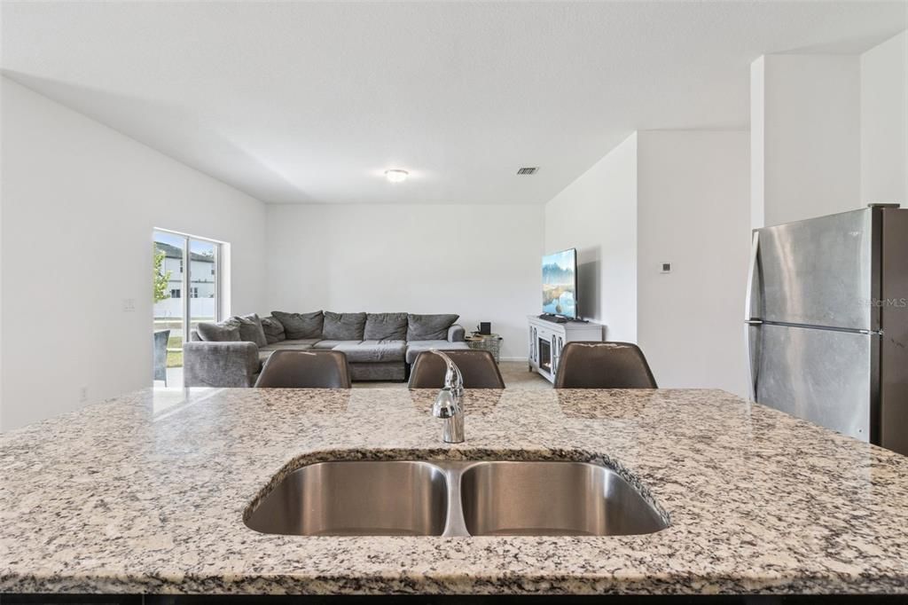 For Sale: $395,000 (3 beds, 2 baths, 1679 Square Feet)