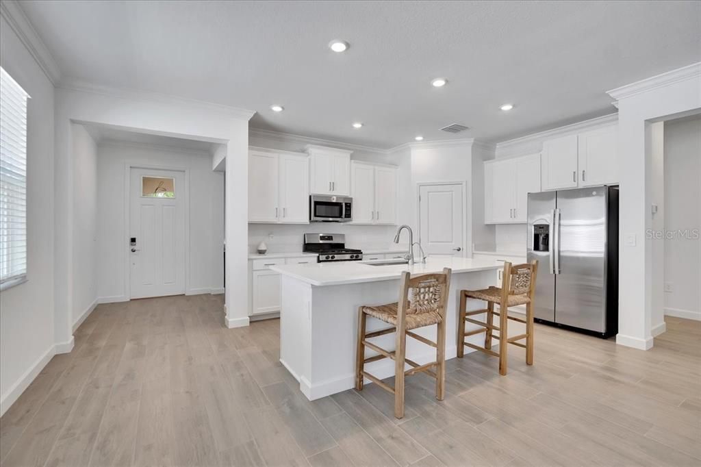 For Sale: $375,000 (2 beds, 2 baths, 1761 Square Feet)