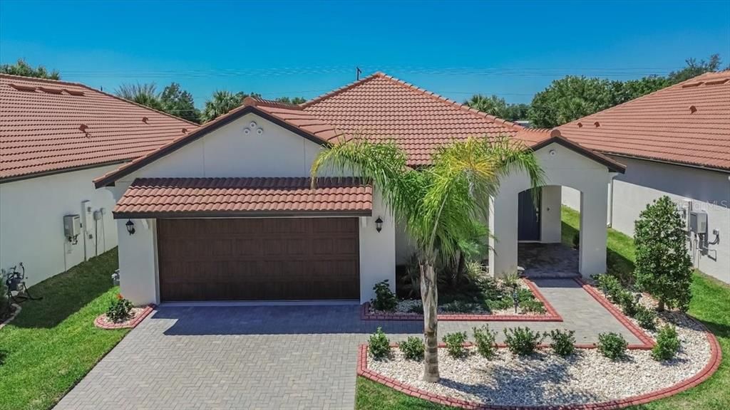 For Sale: $375,000 (2 beds, 2 baths, 1761 Square Feet)