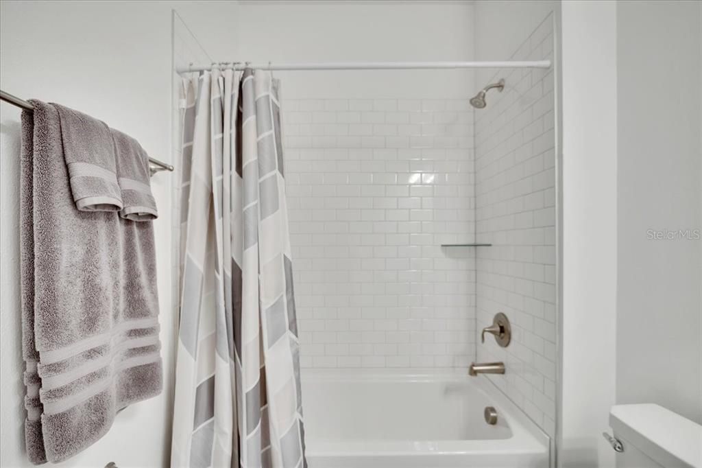 For Sale: $375,000 (2 beds, 2 baths, 1761 Square Feet)