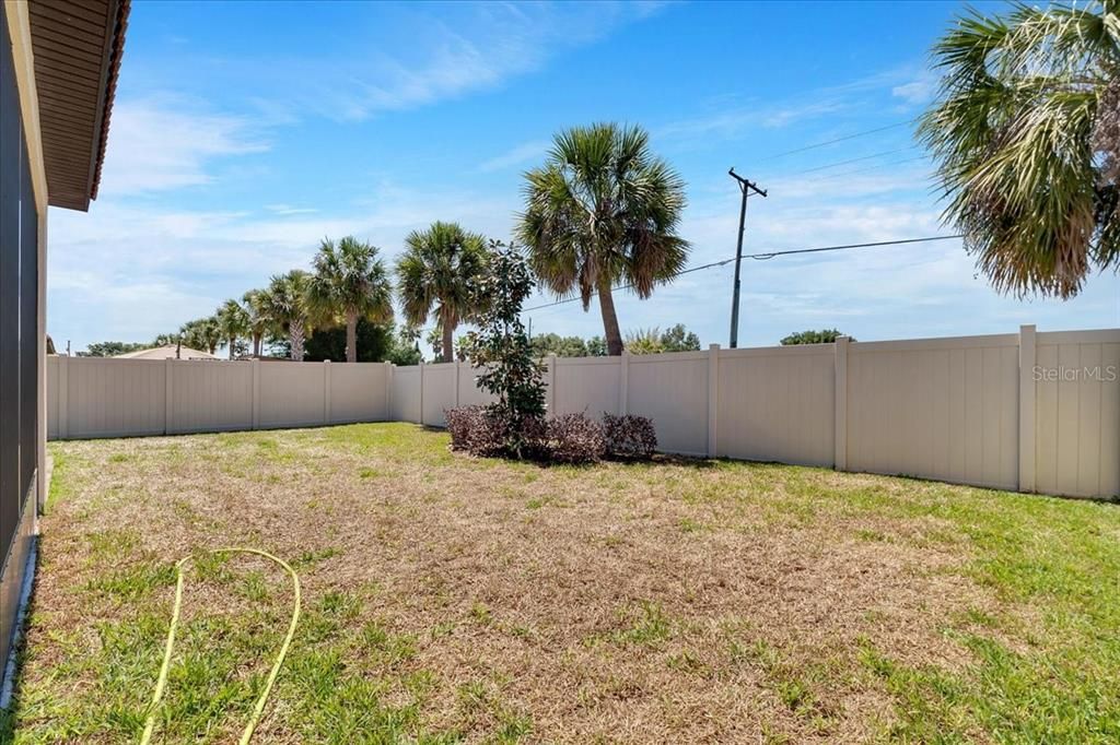 For Sale: $375,000 (2 beds, 2 baths, 1761 Square Feet)