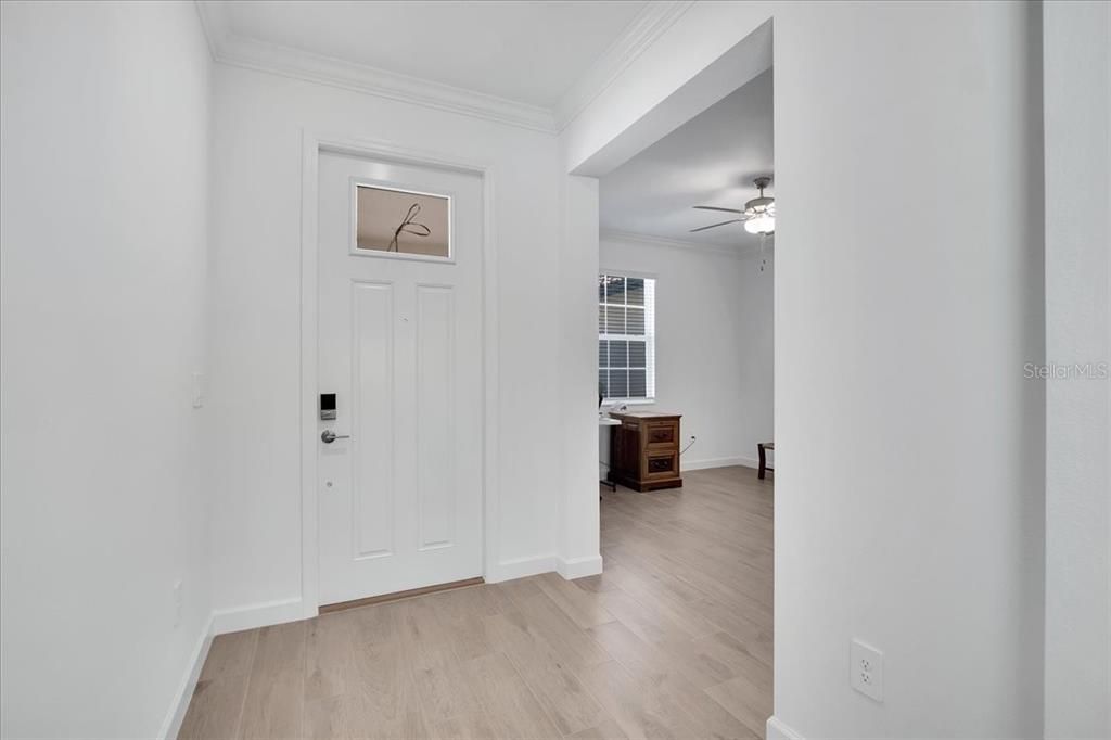 For Sale: $375,000 (2 beds, 2 baths, 1761 Square Feet)