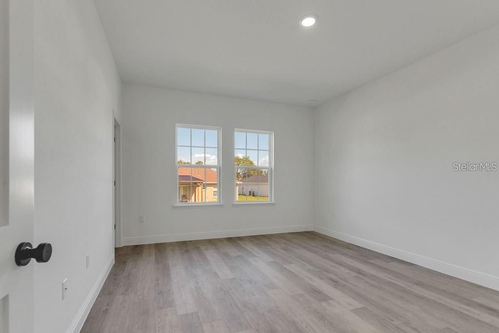 For Rent: $1,900 (4 beds, 2 baths, 1630 Square Feet)