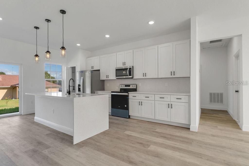 For Rent: $1,900 (4 beds, 2 baths, 1630 Square Feet)