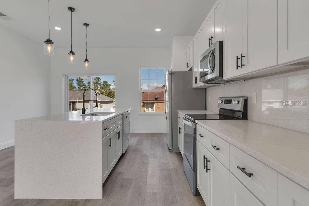 For Rent: $1,900 (4 beds, 2 baths, 1630 Square Feet)