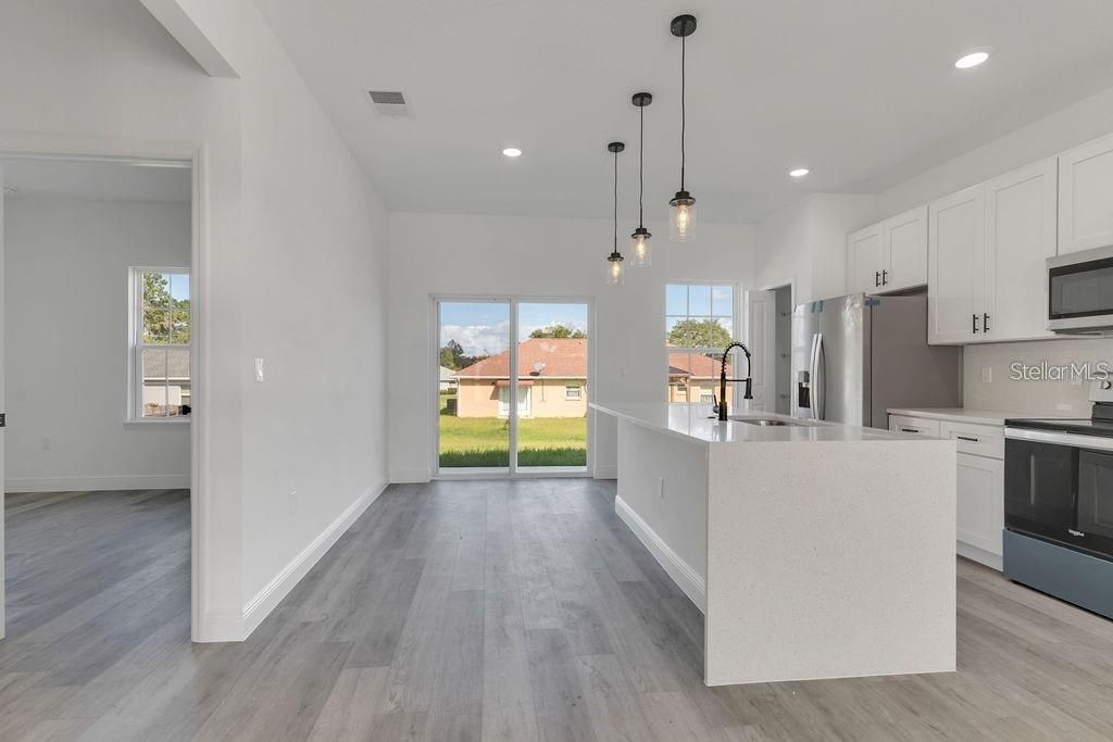 For Rent: $1,900 (4 beds, 2 baths, 1630 Square Feet)