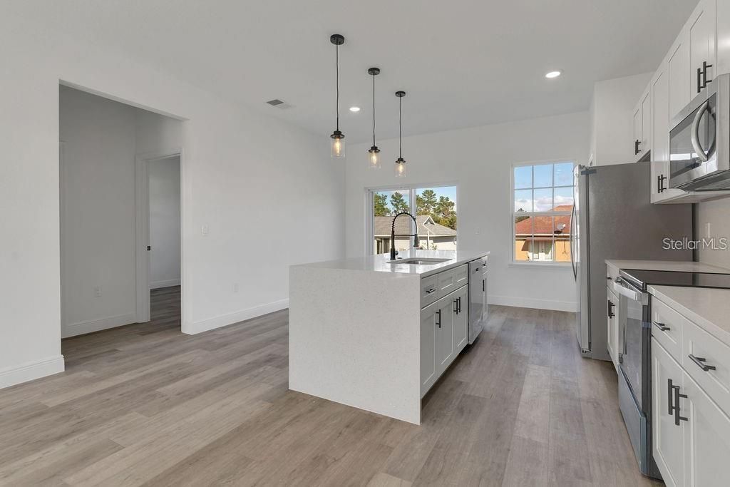 For Rent: $1,900 (4 beds, 2 baths, 1630 Square Feet)