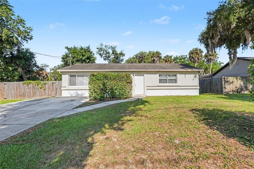 Active With Contract: $199,900 (3 beds, 2 baths, 1170 Square Feet)