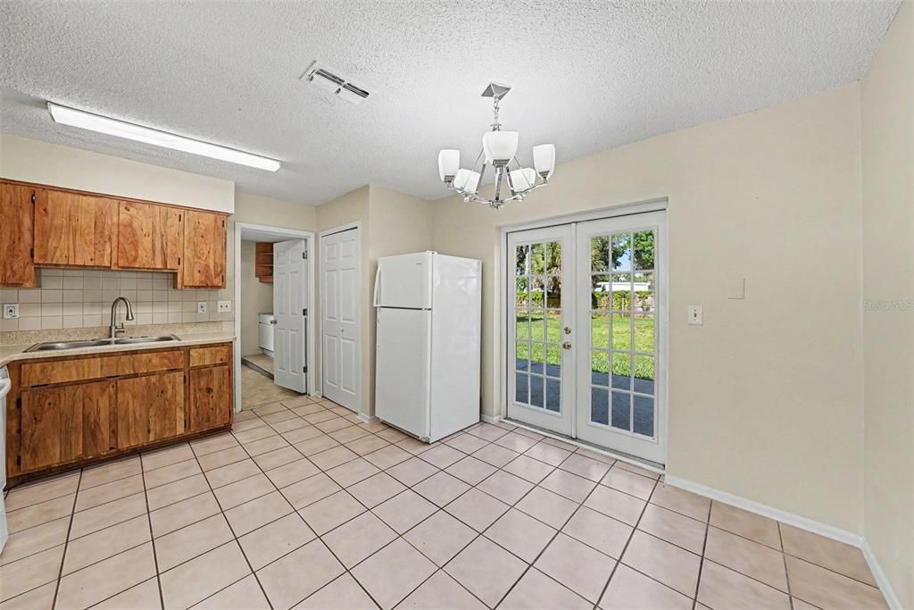 Active With Contract: $199,900 (3 beds, 2 baths, 1170 Square Feet)