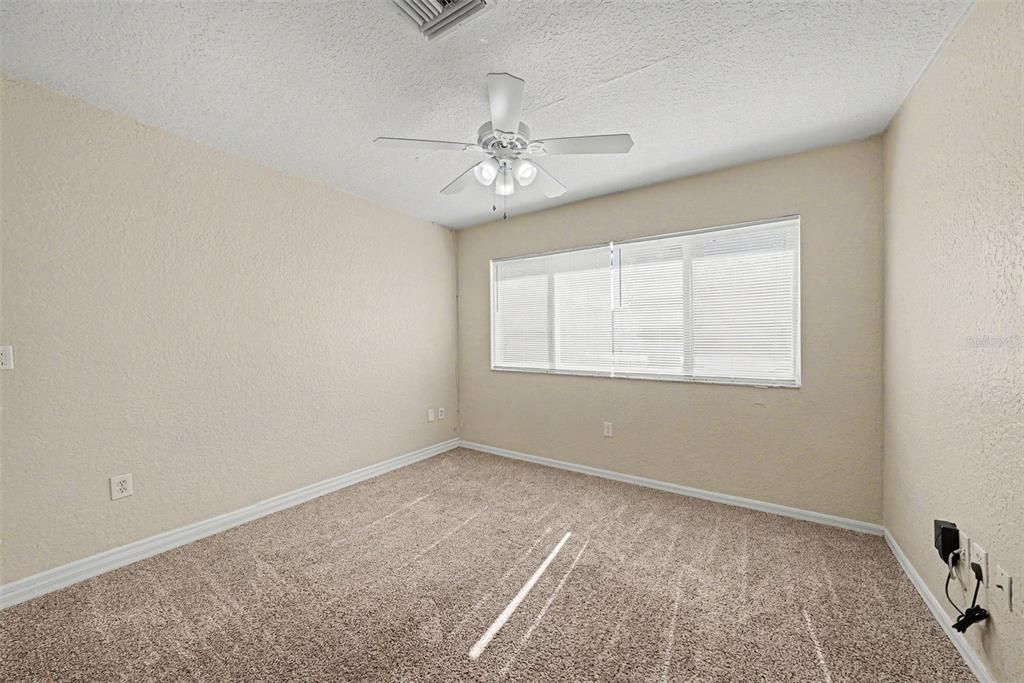 Active With Contract: $199,900 (3 beds, 2 baths, 1170 Square Feet)