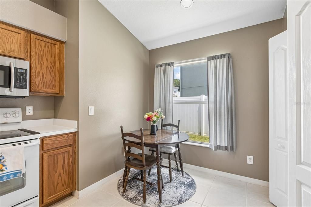 For Sale: $389,900 (4 beds, 3 baths, 1827 Square Feet)