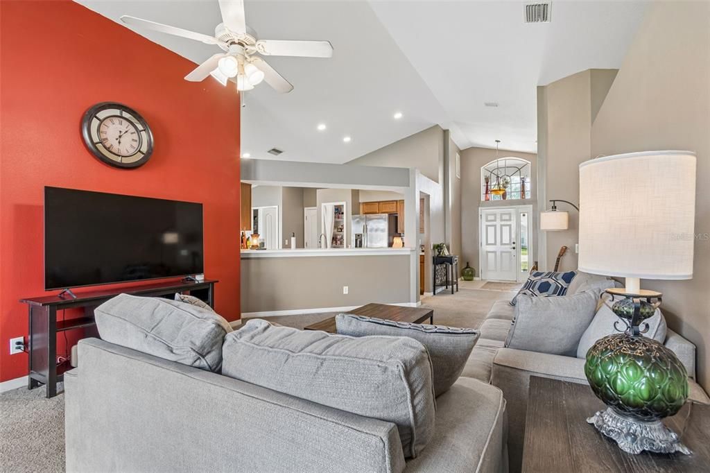 For Sale: $389,900 (4 beds, 3 baths, 1827 Square Feet)