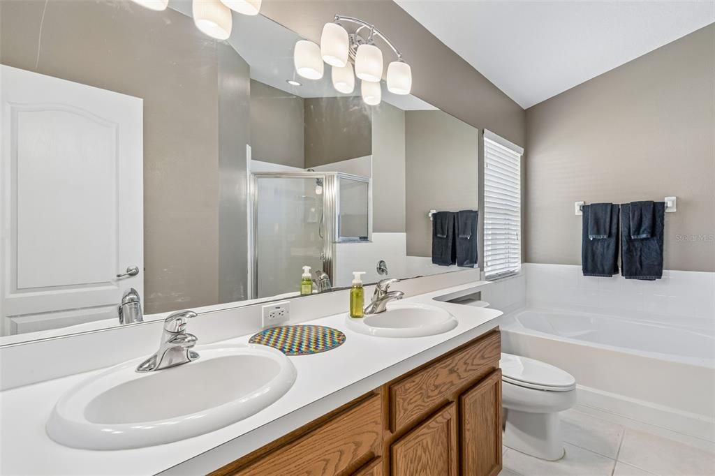 For Sale: $389,900 (4 beds, 3 baths, 1827 Square Feet)