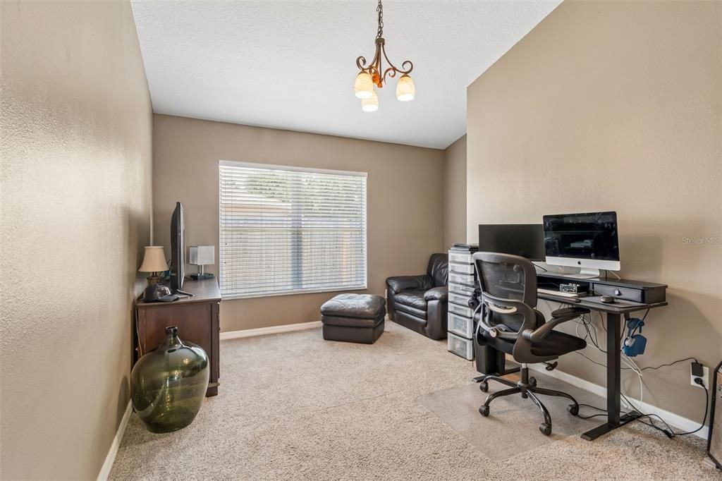 For Sale: $389,900 (4 beds, 3 baths, 1827 Square Feet)