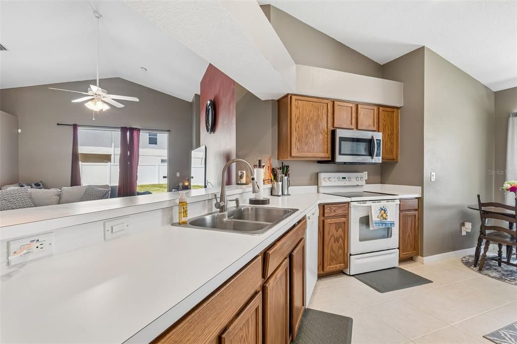 For Sale: $389,900 (4 beds, 3 baths, 1827 Square Feet)