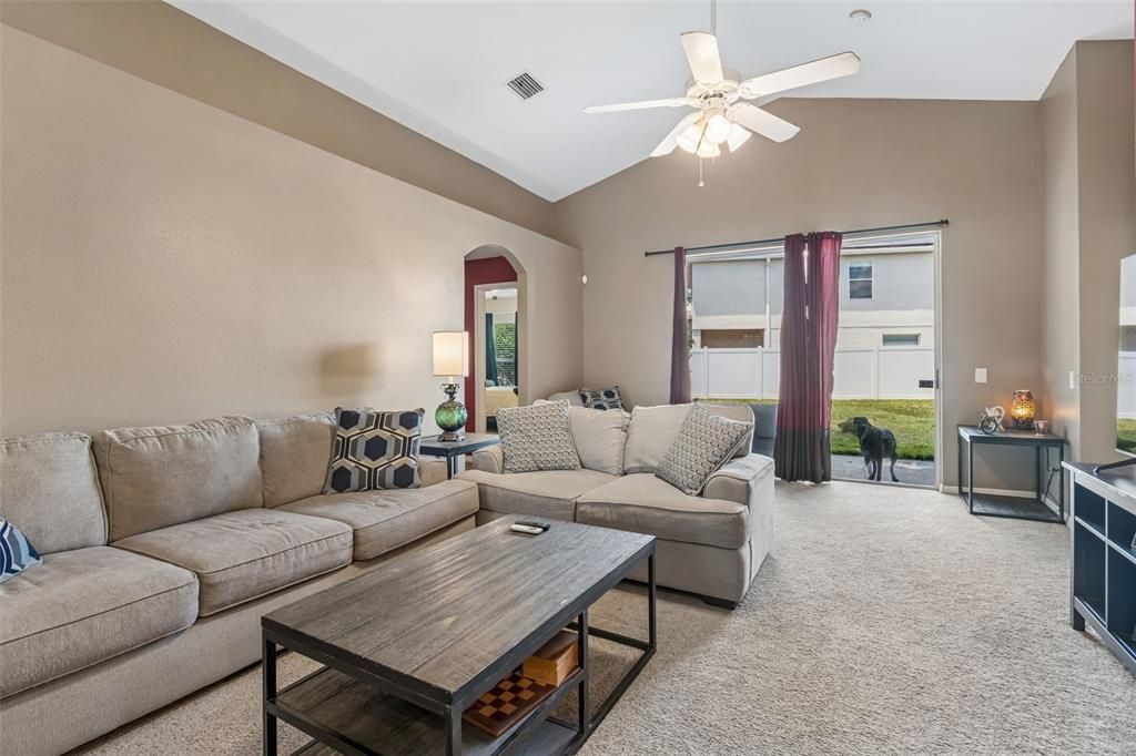 For Sale: $389,900 (4 beds, 3 baths, 1827 Square Feet)